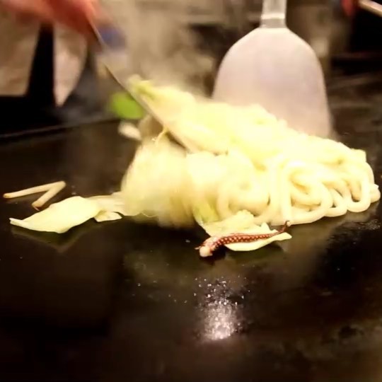 目の前で焼く臨場感、美味しい瞬間を逃がさず味わえる贅沢感をお楽しみください。#颯走駆 #さっそく #颯走駆さっそく